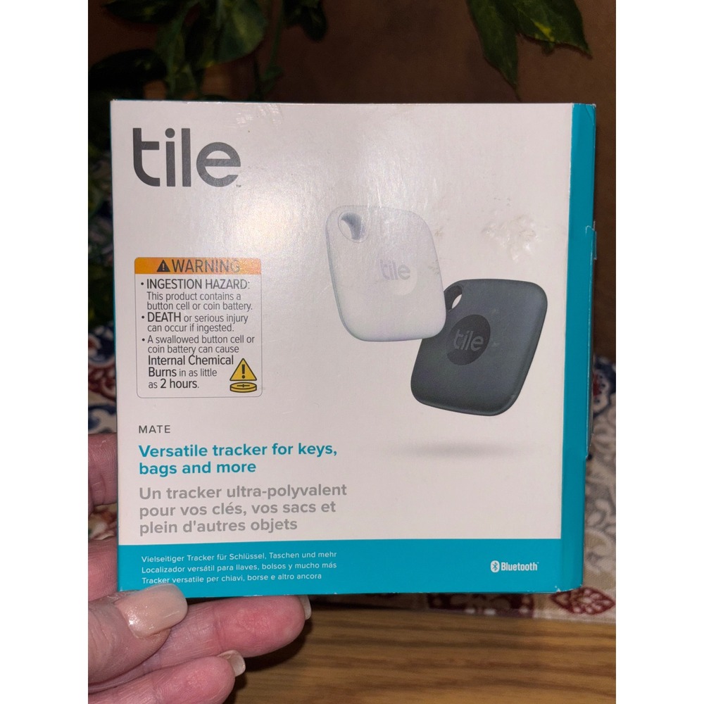 Tile Mate Bluetooth Tracker White with Navy Keychain Strap GADELLNET NEW
